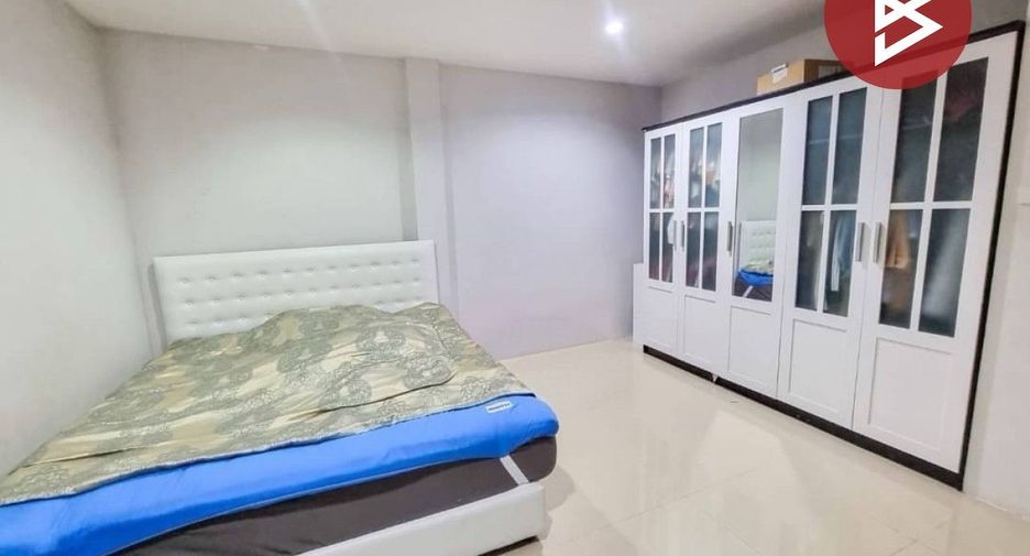 For sale 3 ベッドルーム townhouse in Phan Thong, Chonburi