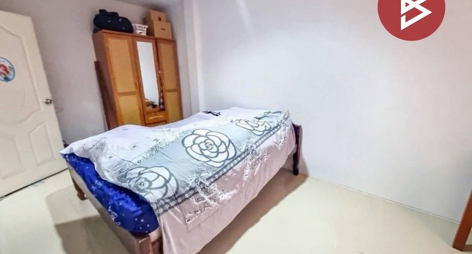 For sale 3 ベッドルーム townhouse in Phan Thong, Chonburi