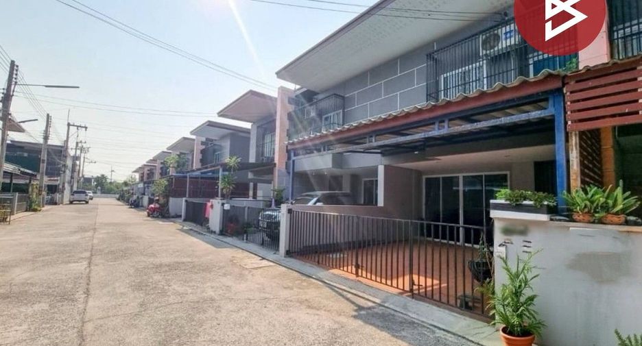 For sale 3 ベッドルーム townhouse in Phan Thong, Chonburi