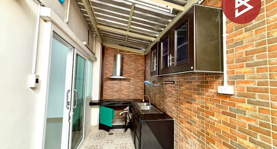 For sale 3 ベッドルーム condo in Bang Sao Thong, Samut Prakan
