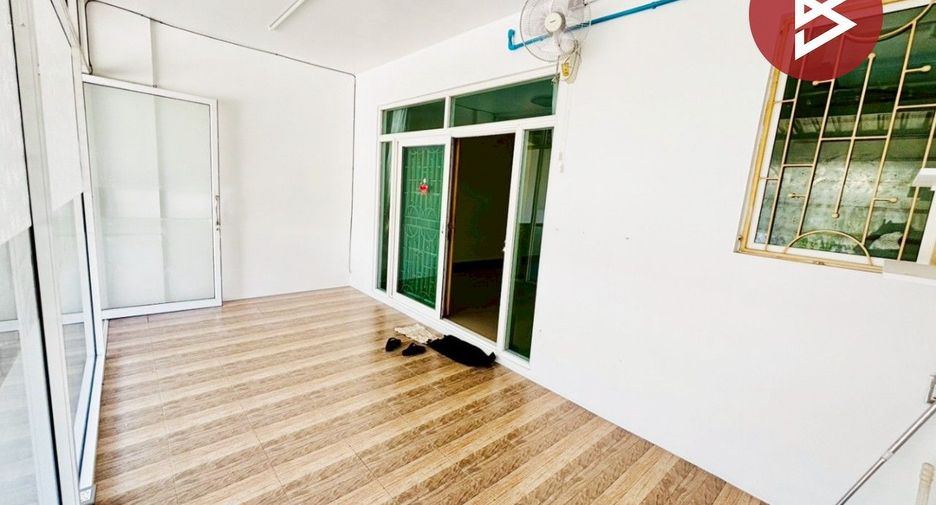 For sale 3 ベッドルーム condo in Bang Sao Thong, Samut Prakan