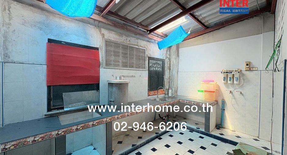 For sale 2 bedrooms townhouse in Mueang Samut Prakan, Samut Prakan