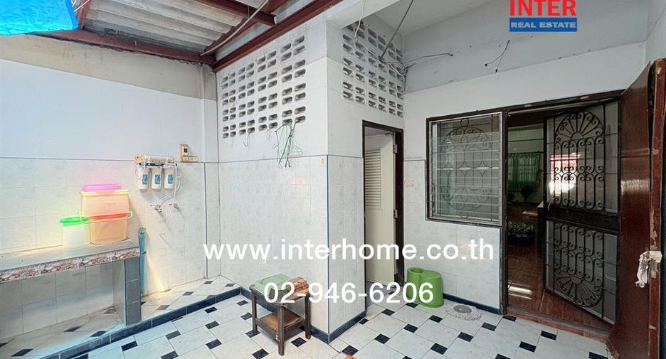 For sale 2 bedrooms townhouse in Mueang Samut Prakan, Samut Prakan