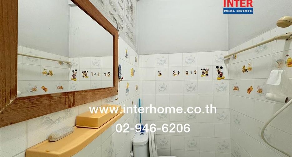 For sale 2 bedrooms townhouse in Mueang Samut Prakan, Samut Prakan