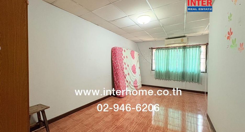 For sale 2 bedrooms townhouse in Mueang Samut Prakan, Samut Prakan