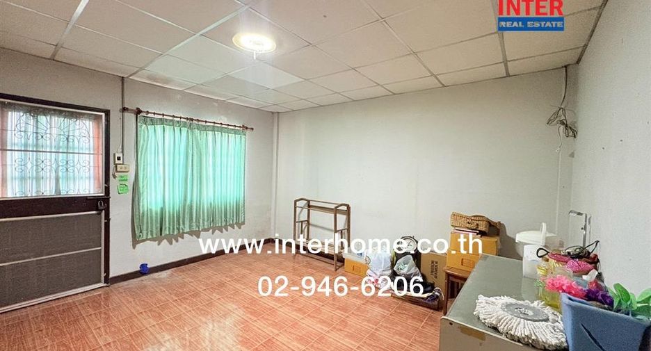 For sale 2 bedrooms townhouse in Mueang Samut Prakan, Samut Prakan
