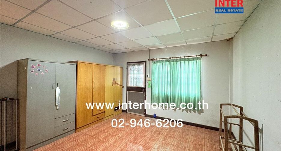 For sale 2 bedrooms townhouse in Mueang Samut Prakan, Samut Prakan