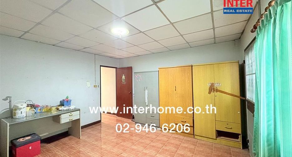 For sale 2 bedrooms townhouse in Mueang Samut Prakan, Samut Prakan