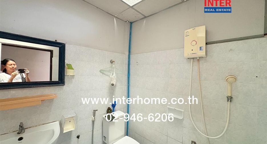 For sale 2 bedrooms townhouse in Mueang Samut Prakan, Samut Prakan