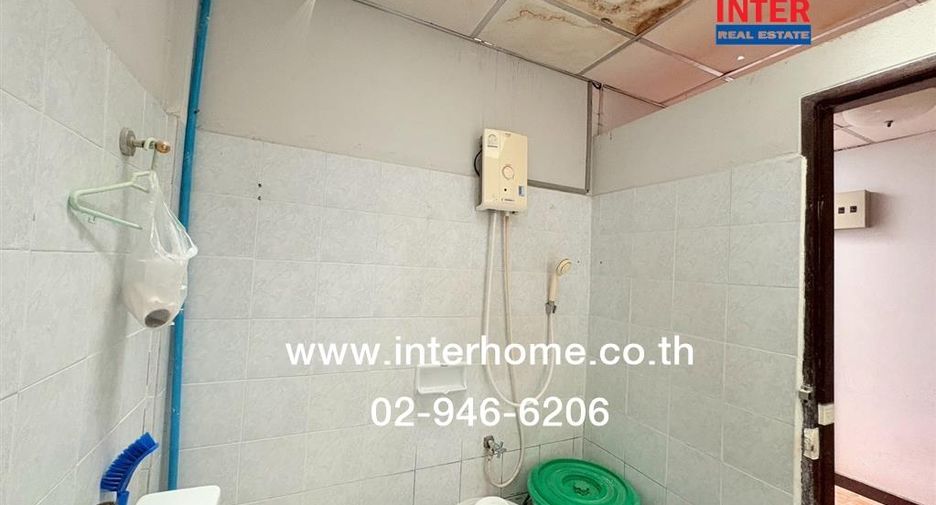 For sale 2 bedrooms townhouse in Mueang Samut Prakan, Samut Prakan