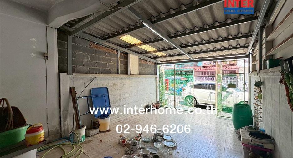 For sale 2 bedrooms townhouse in Mueang Samut Prakan, Samut Prakan
