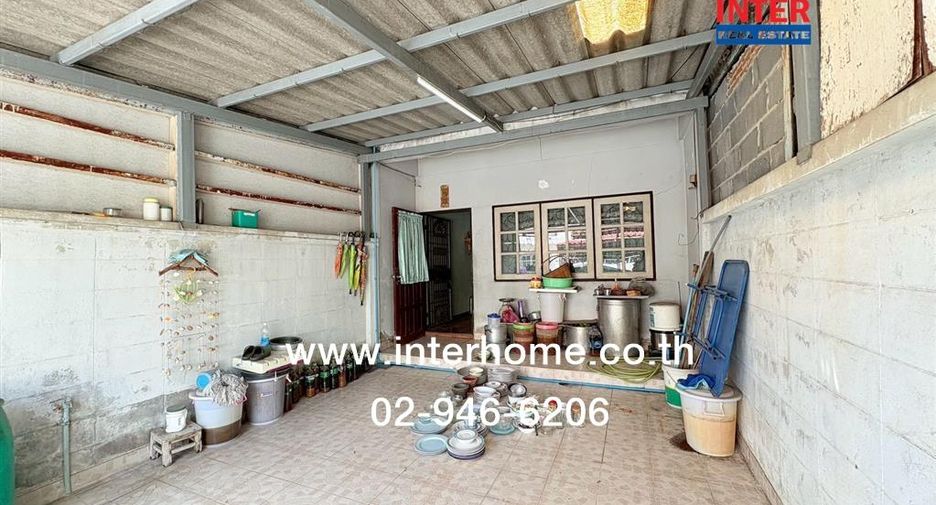 For sale 2 bedrooms townhouse in Mueang Samut Prakan, Samut Prakan