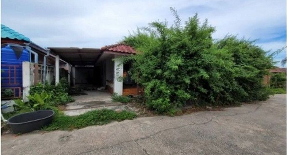 À vendre 1 chambre maison à Ban Bueng, Chonburi
