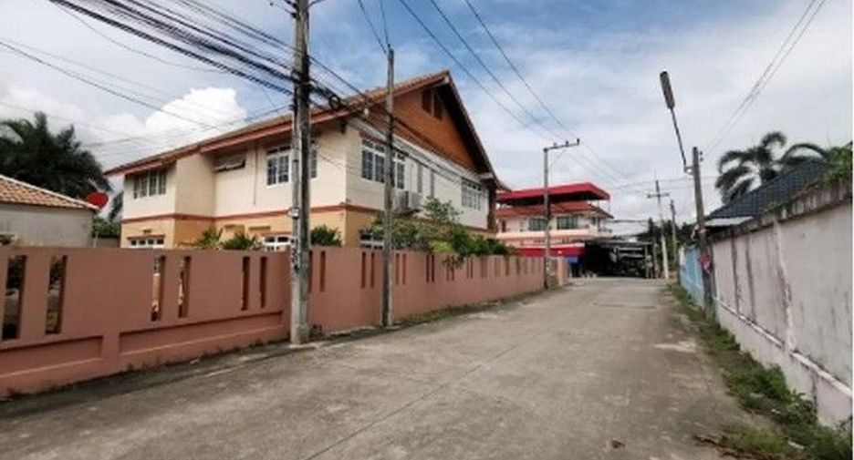À vendre 1 chambre maison à Ban Bueng, Chonburi