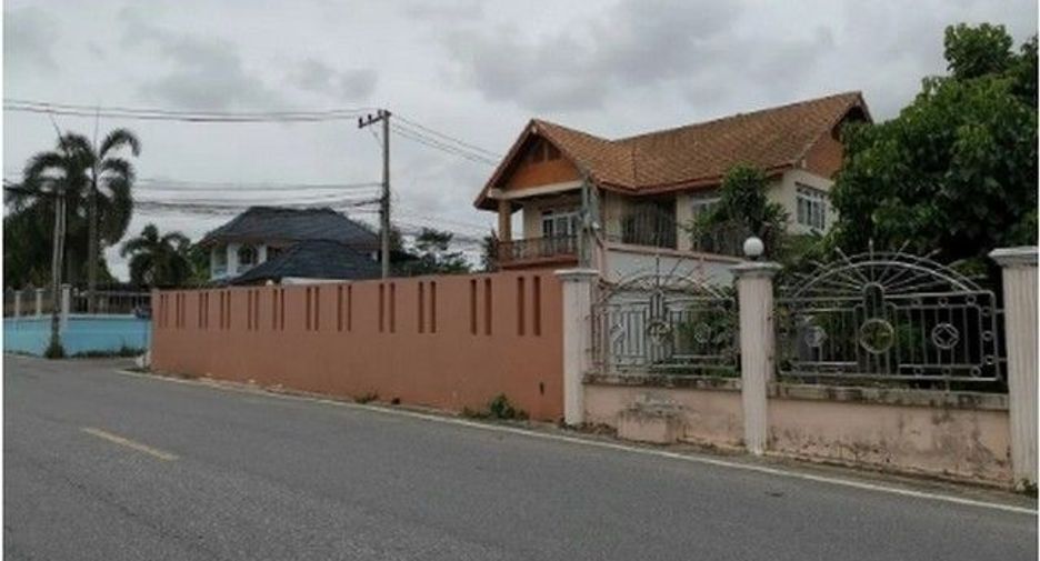 À vendre 1 chambre maison à Ban Bueng, Chonburi