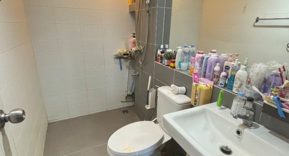 For sale 4 bedrooms townhouse in Bang Bo, Samut Prakan