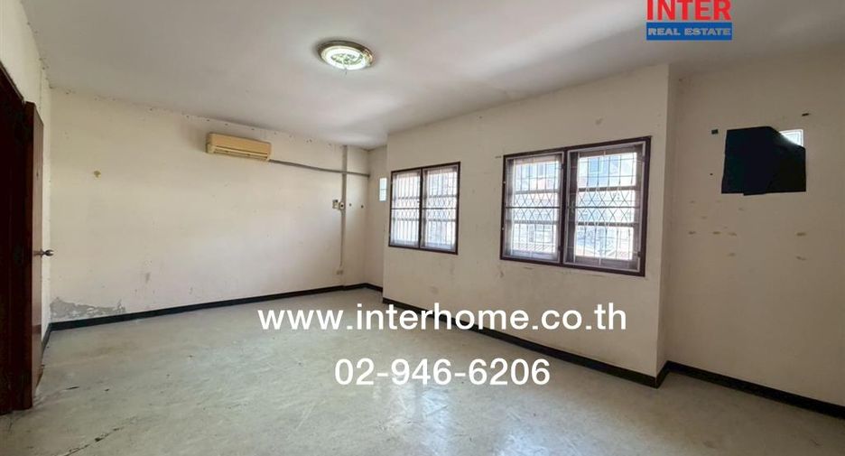 For sale 5 ベッドルーム townhouse in Bang Khae, Bangkok
