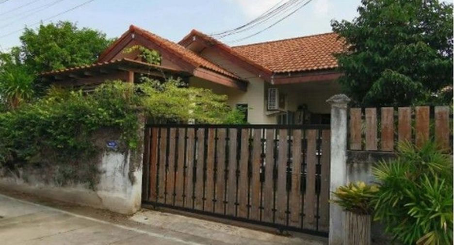 À vendre 1 chambre maison à Ban Bueng, Chonburi