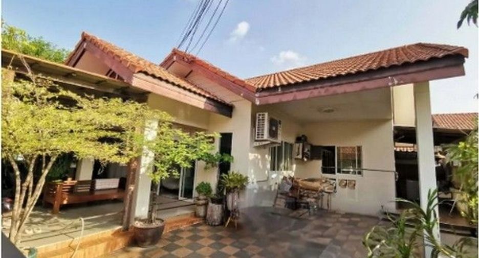 À vendre 1 chambre maison à Ban Bueng, Chonburi