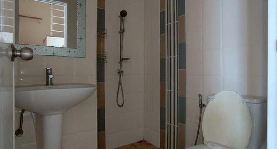 For sale 4 bedrooms townhouse in Bueng Kum, Bangkok