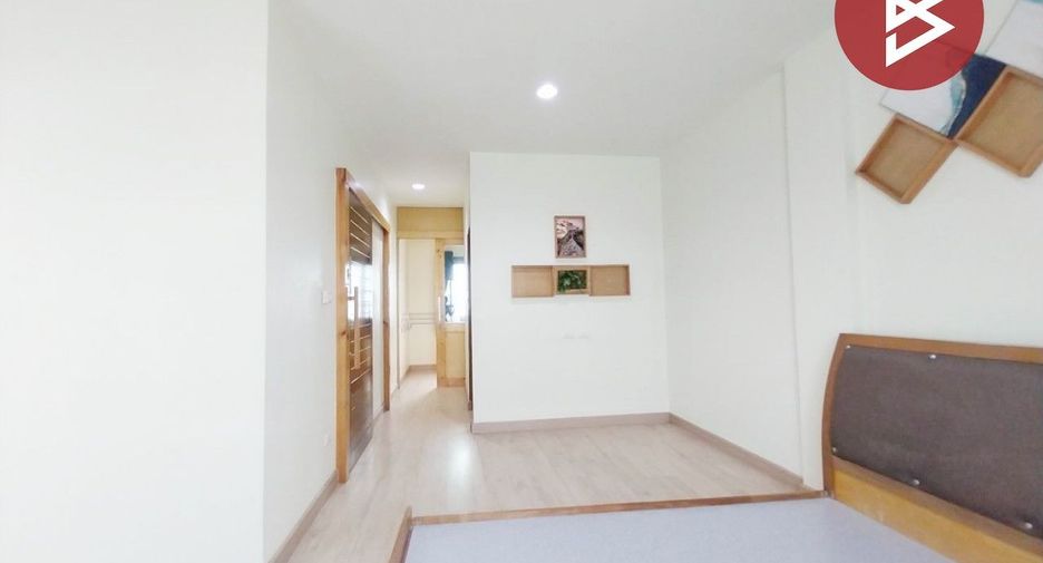 For sale 3 bedrooms townhouse in Lat Krabang, Bangkok