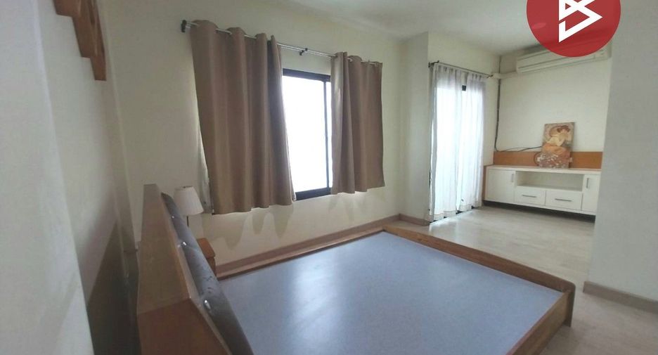 For sale 3 bedrooms townhouse in Lat Krabang, Bangkok