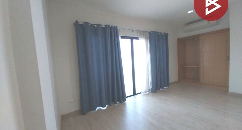 For sale 3 bedrooms townhouse in Lat Krabang, Bangkok