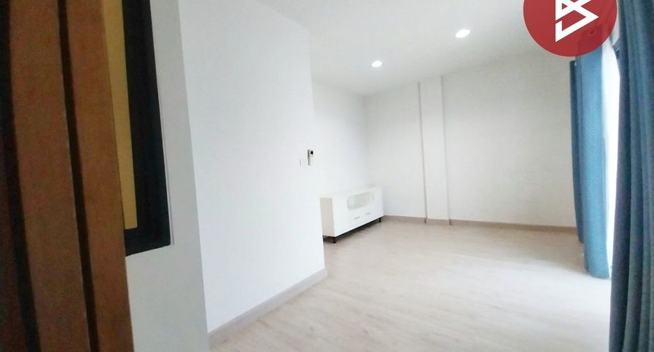 For sale 3 bedrooms townhouse in Lat Krabang, Bangkok