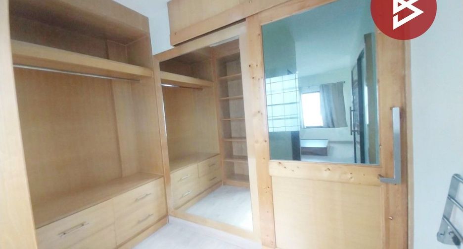 For sale 3 bedrooms townhouse in Lat Krabang, Bangkok