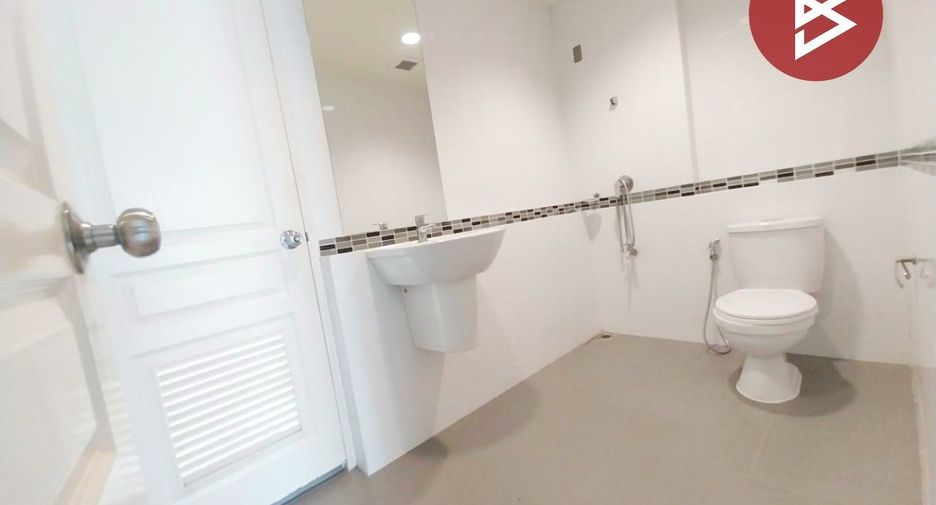 For sale 3 bedrooms townhouse in Lat Krabang, Bangkok