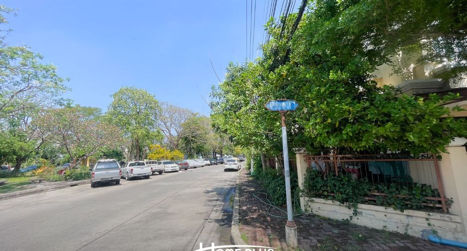 For sale 2 bedrooms townhouse in Khlong Sam Wa, Bangkok