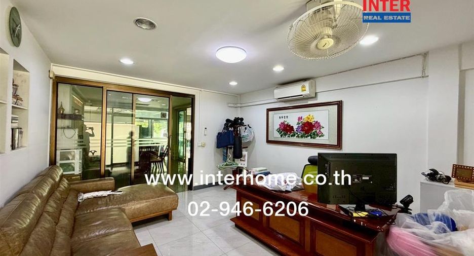 Casa adosada en venta de 7 habitaciones en Bang Sue, Bangkok