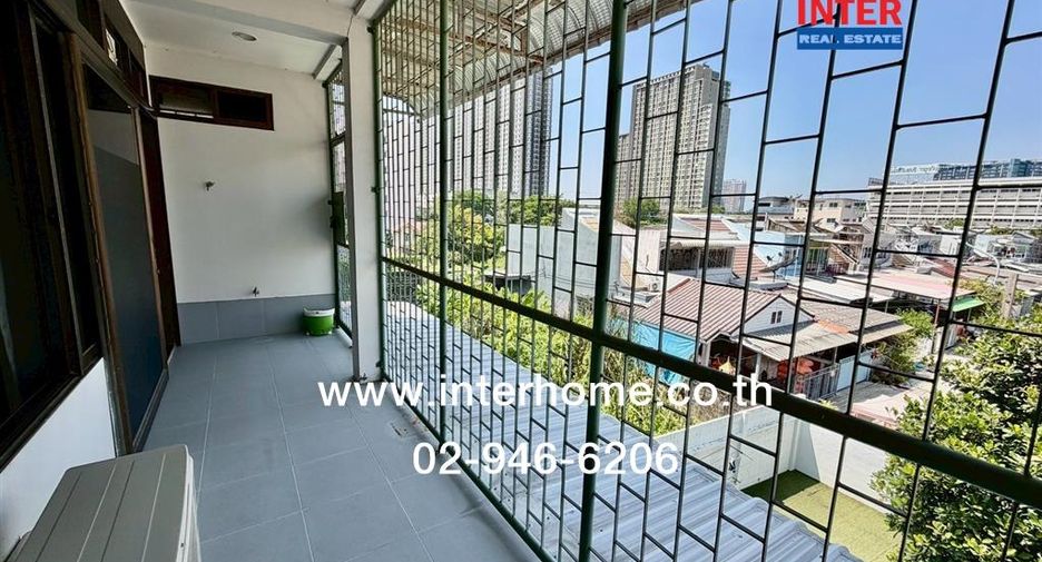 Casa adosada en venta de 7 habitaciones en Bang Sue, Bangkok