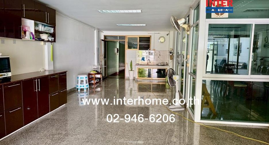 Casa adosada en venta de 7 habitaciones en Bang Sue, Bangkok