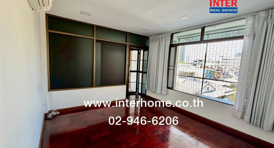 Casa adosada en venta de 7 habitaciones en Bang Sue, Bangkok