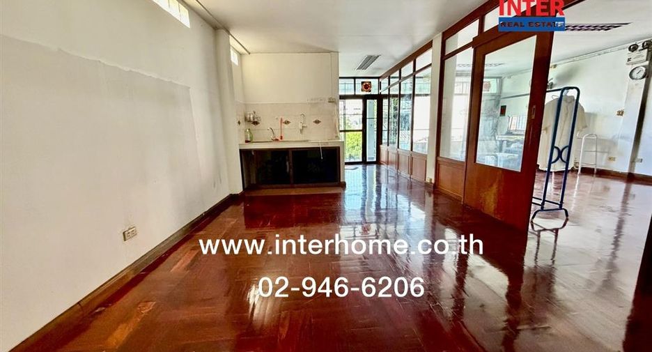 Casa adosada en venta de 7 habitaciones en Bang Sue, Bangkok