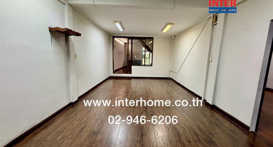 Casa adosada en venta de 7 habitaciones en Bang Sue, Bangkok