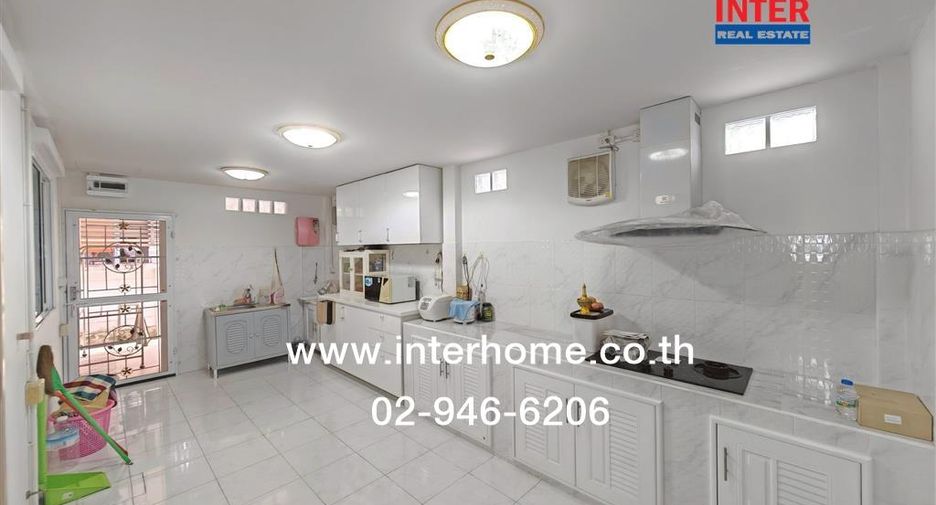 For sale 4 bedrooms house in Sam Phran, Nakhon Pathom