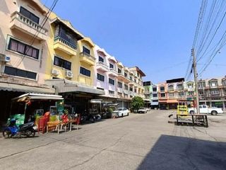 For sale 3 bedrooms retail Space in Mueang Samut Sakhon, Samut Sakhon