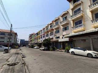 For sale 3 bedrooms retail Space in Mueang Samut Sakhon, Samut Sakhon