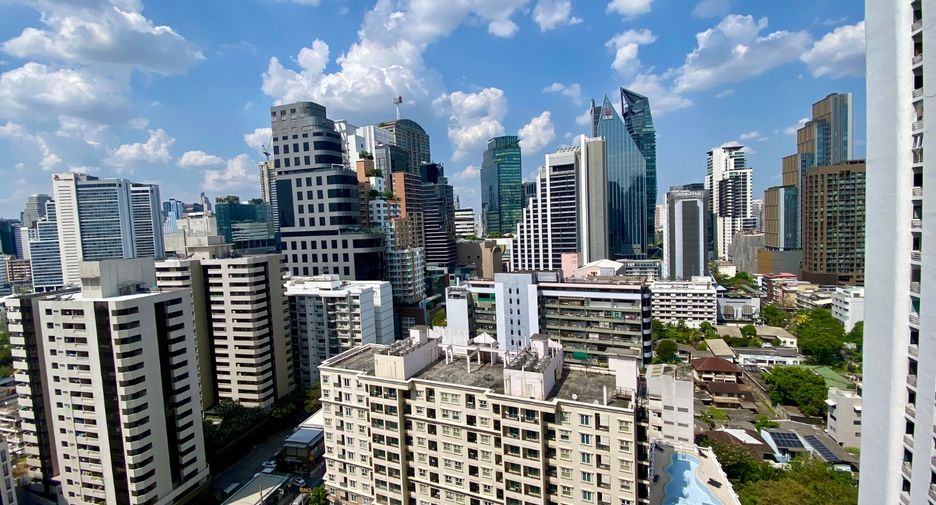 For rent 2 bedrooms condo in Khlong Toei, Bangkok