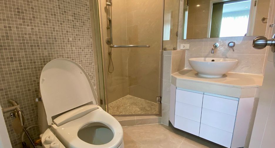 For rent 2 bedrooms condo in Khlong Toei, Bangkok