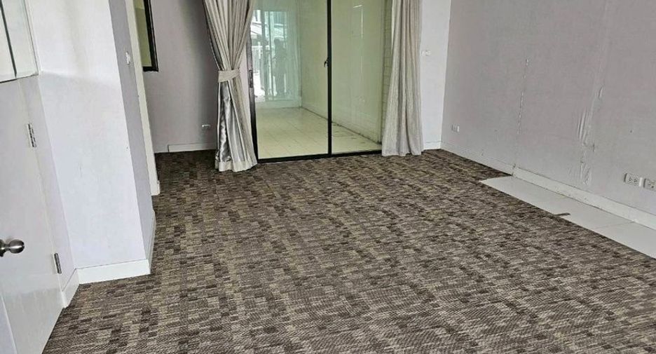 For sale 3 bedrooms townhouse in Lak Si, Bangkok
