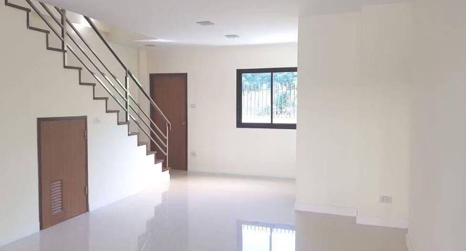 Reihenhaus zur Miete und zum Kauf mit 3 Zimmer in Mueang Chiang Mai, Chiang Mai