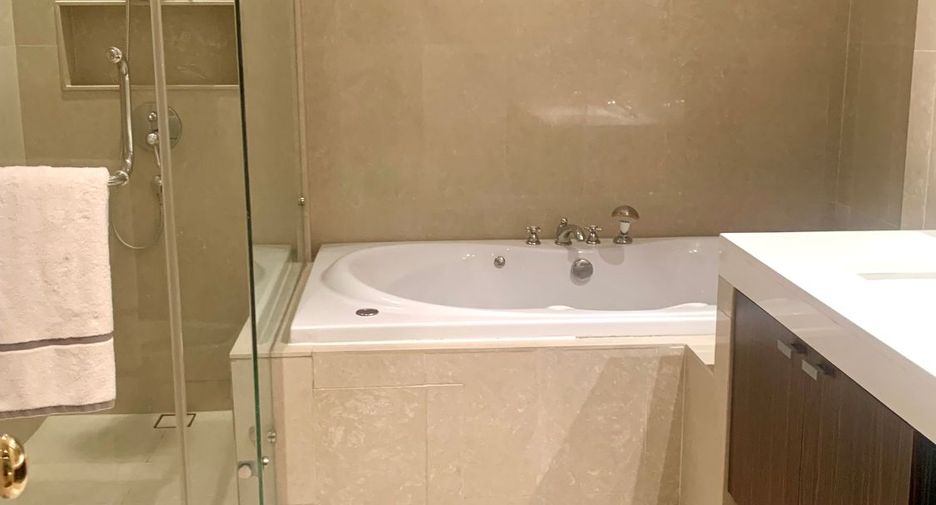 Condo en alquiler de 4 habitaciones en Pathum Wan, Bangkok
