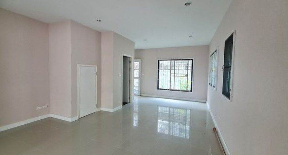 For sale 3 bedrooms townhouse in Prawet, Bangkok