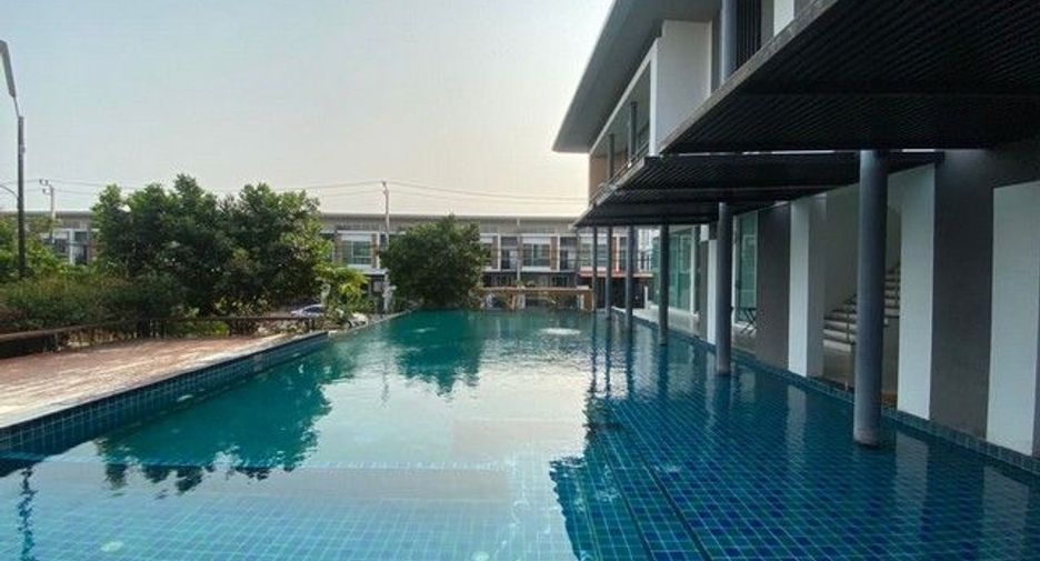 Casa adosada en venta de 2 habitaciones en Thung Khru, Bangkok