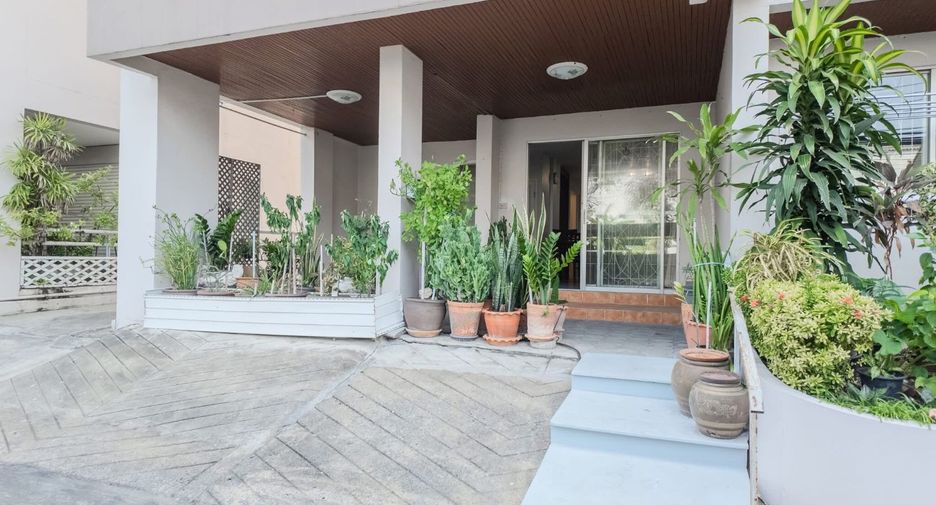 Condo en alquiler de 2 habitaciones en Suan Luang, Bangkok