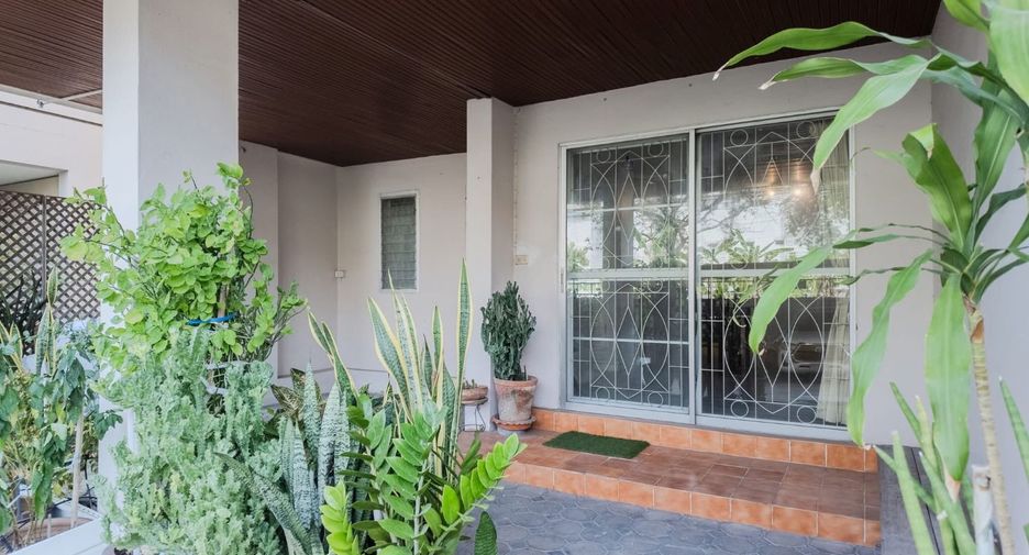 Condo en alquiler de 2 habitaciones en Suan Luang, Bangkok