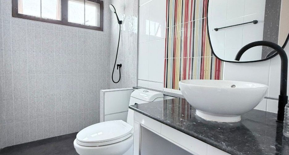 For sale 3 bedrooms house in Mueang Chon Buri, Chonburi
